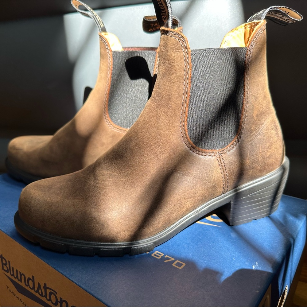 Blundstone Women’s Rustic Brown Chelsea Heeled Boots #1673 Size 7.5 UK 4.5